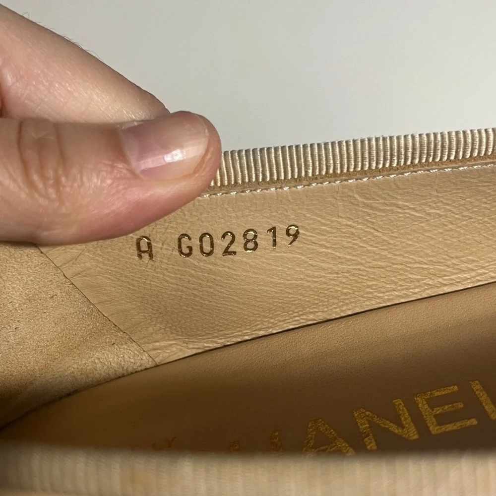 CHANEL Two-Tone Beige and Black Flats - Picture 8 of 10